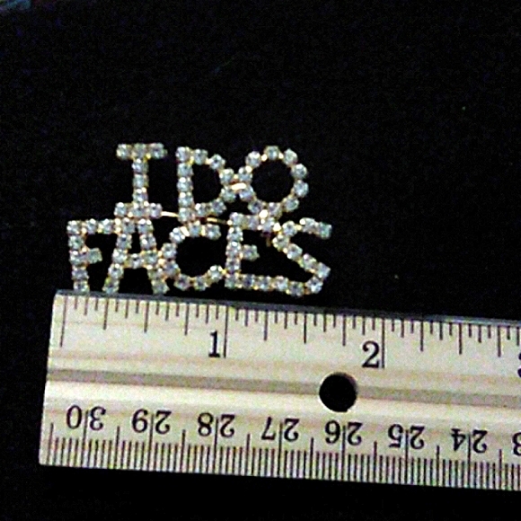 💋Make up artist pin - Picture 3 of 3